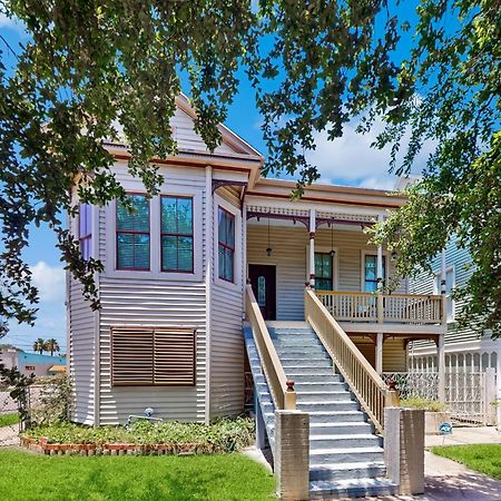 Under The Avenue Apartment Galveston Exterior photo
