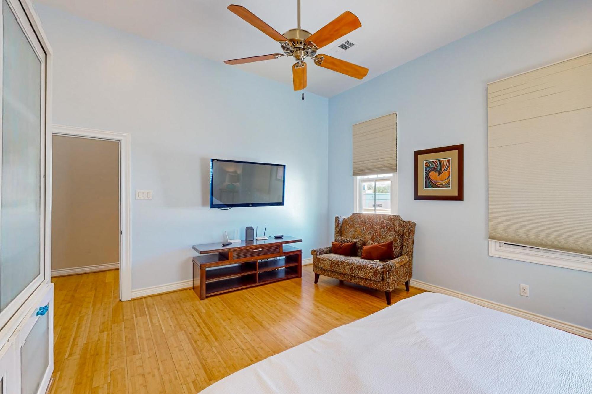 Under The Avenue Apartment Galveston Exterior photo